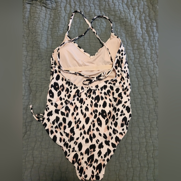 Leopard Print Medium Coverage One Piece Swimsuit - Picture 2 of 4